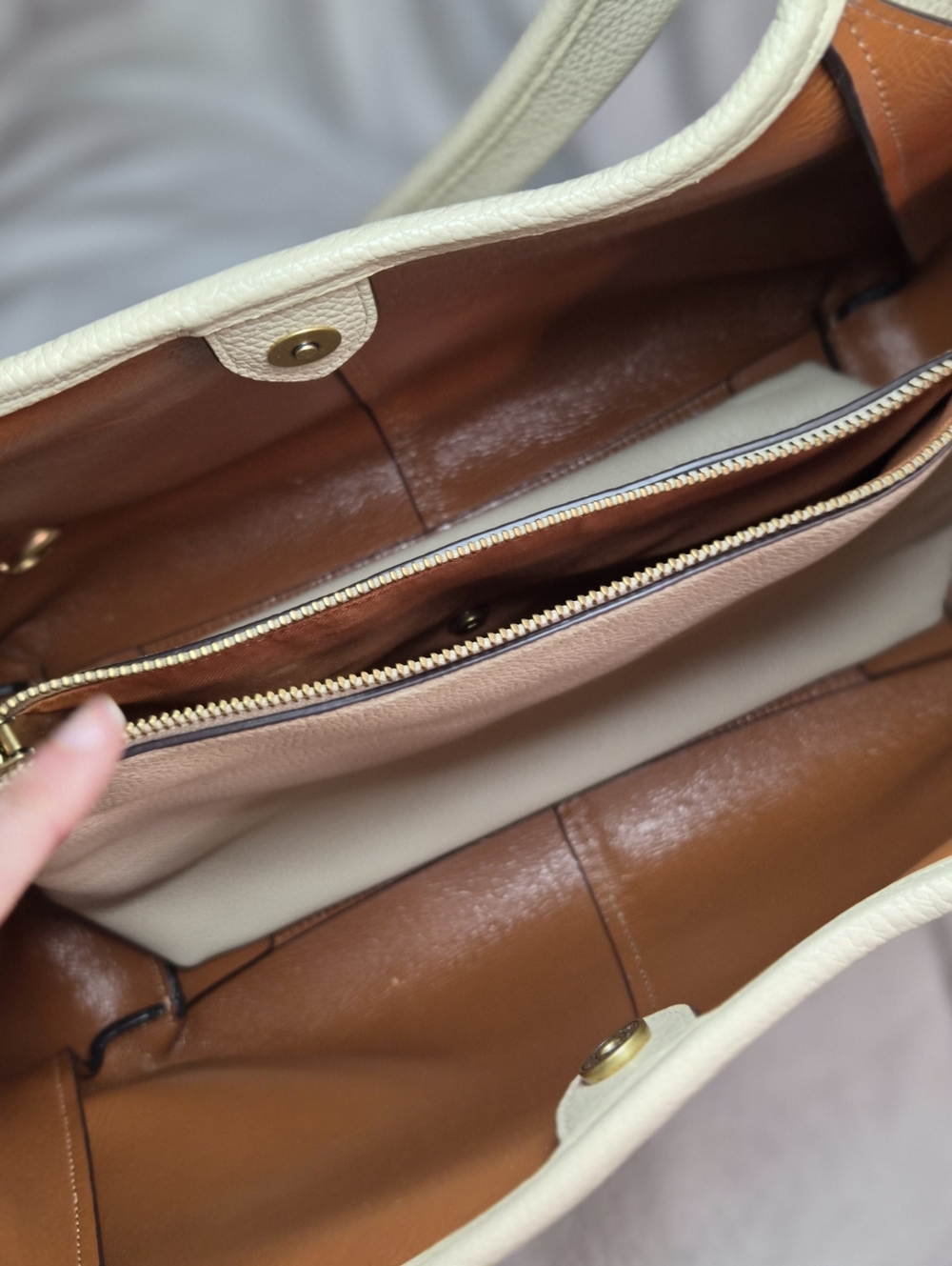 COACH Lana LARGE Shoulder Bag in Ivory Polished Pebble Leather - Picture 7 of 11